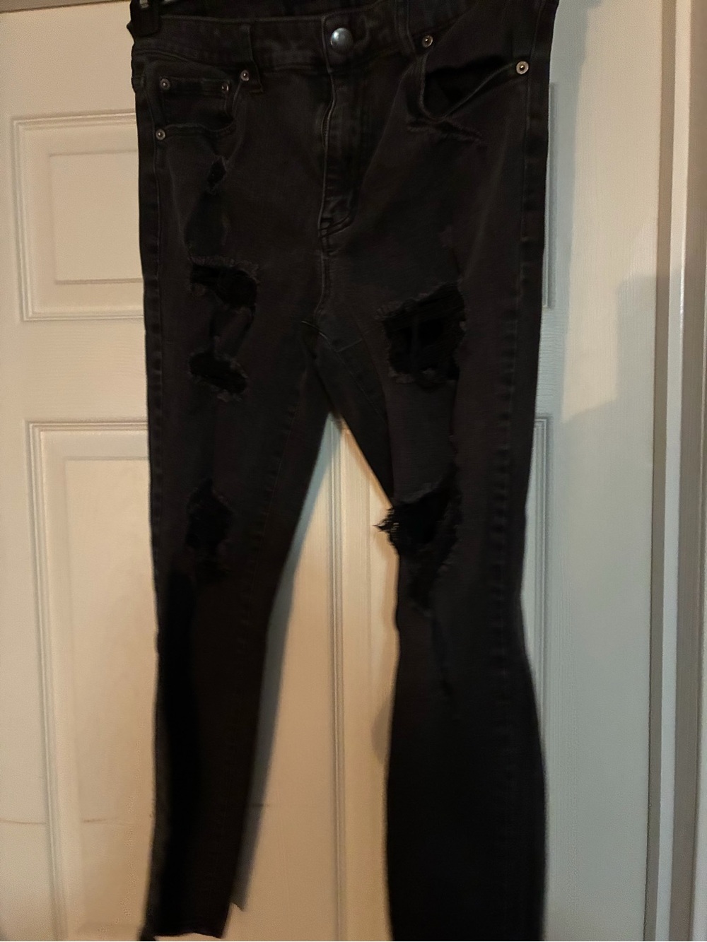 Women’s Black Ripped Skinny Jeans